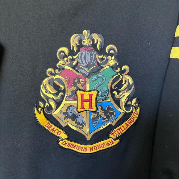 Universal Studios Harry Potter Long Sleeved Fleece Shirt - Picture 2 of 10